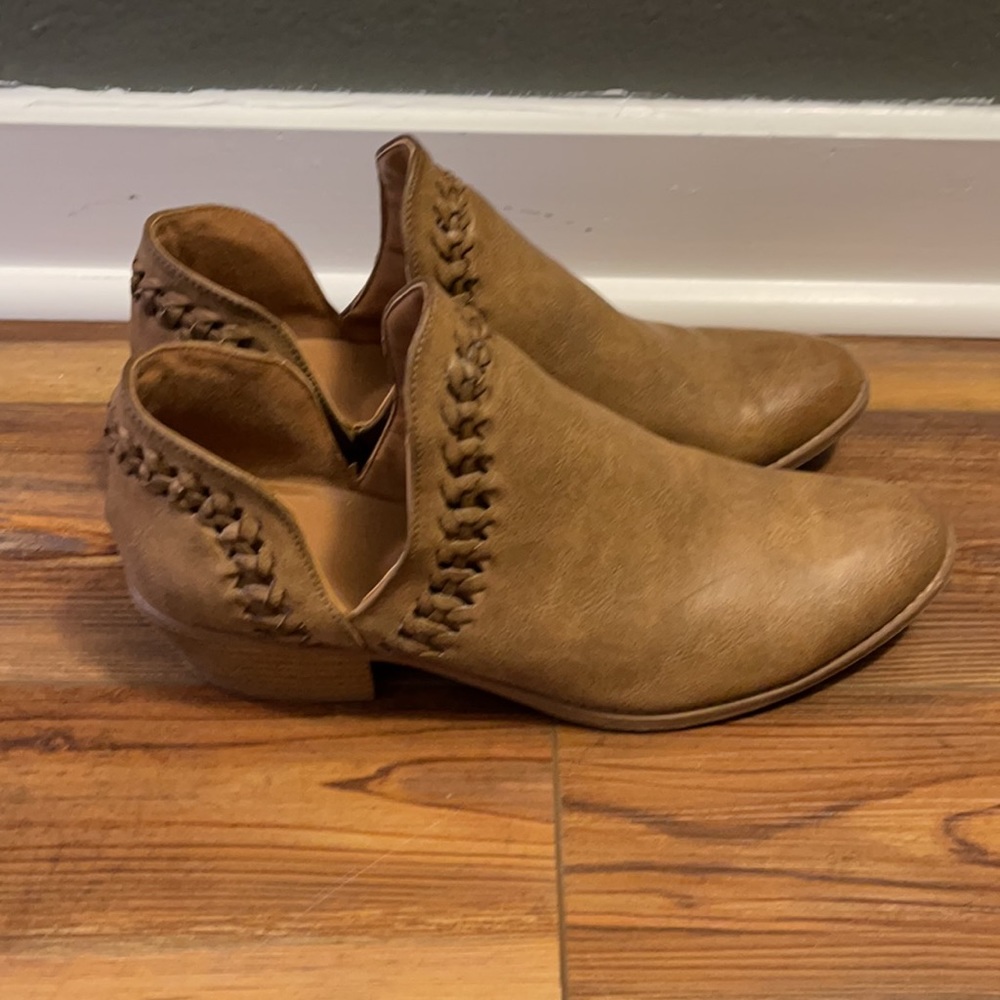 Qupid Booties - Picture 2 of 6